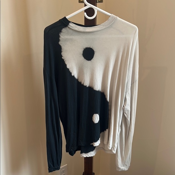Yin-yang Tissue Weight tee by Raquel Allegra - Picture 1 of 7